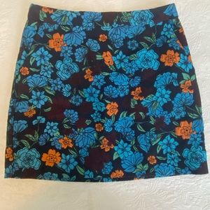 Like new LOFT floral patterned skirt